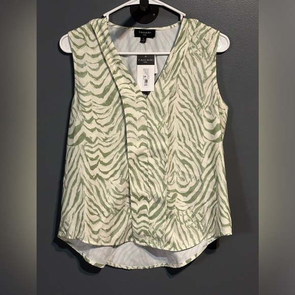 Tahari ASL Tops - NWT- tahari green and white  shirt size small